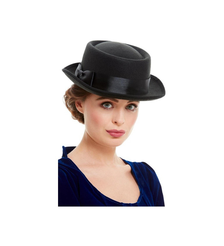 Čierný klobúk z viktoriánského obdobia