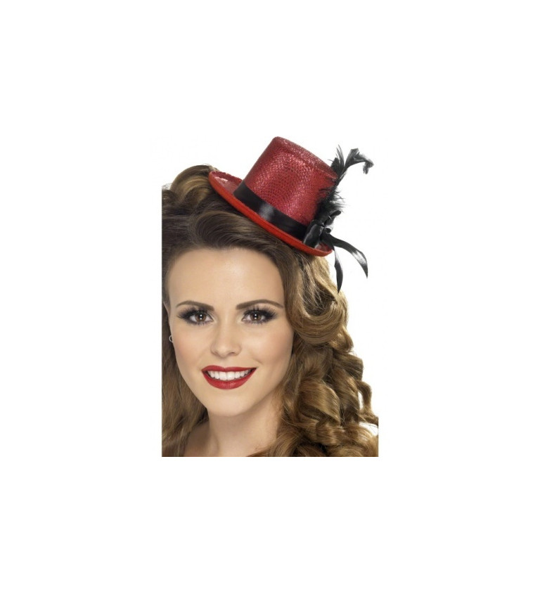 Červený klobúčik s mašľou
